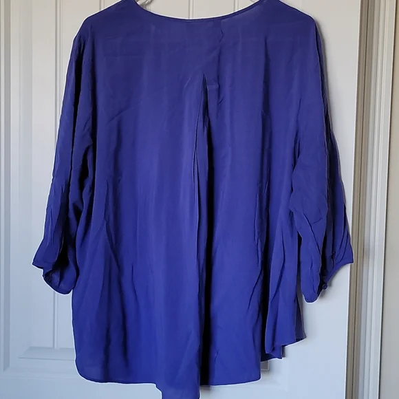 Flowy Blouse - Picture 2 of 6